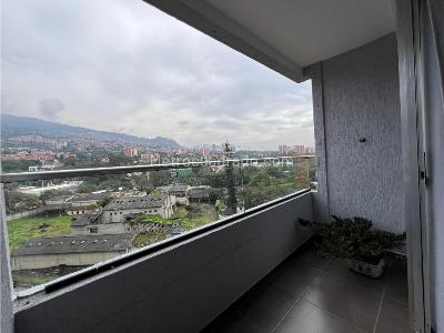 Apartamento de 3 alcobas en arriendo en Los Colores, Medellín, 60 m² · foto 16 de 17