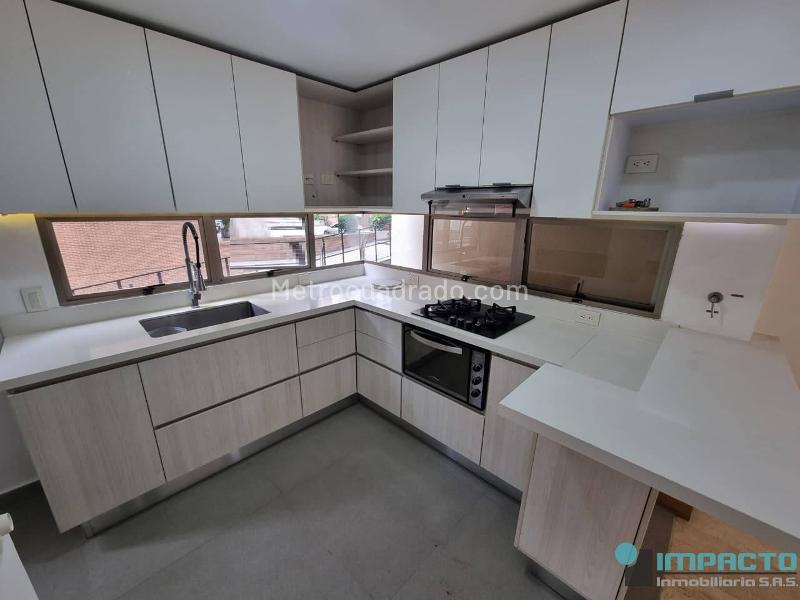 Spacious 2BR Apartment with Balconies in El Poblado