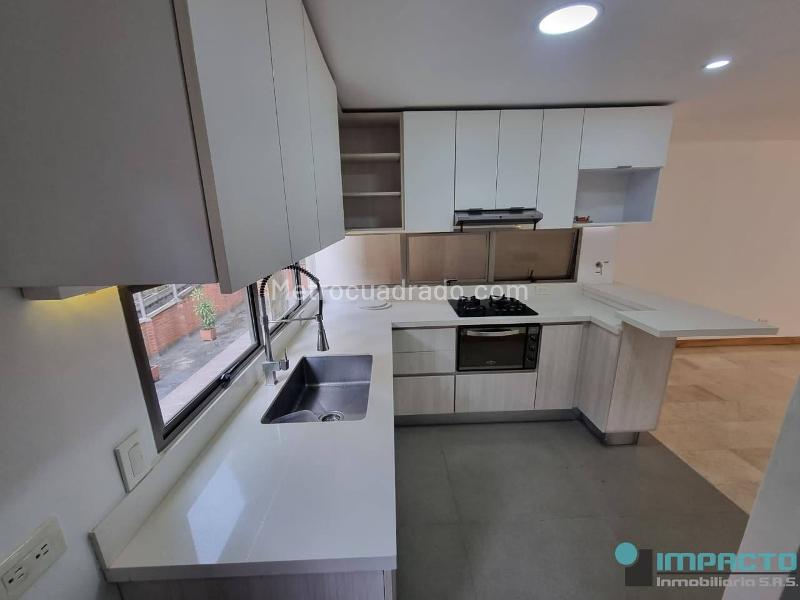 Apartamento Amplio de 2 Alcobas con Balcones en El Poblado - 2