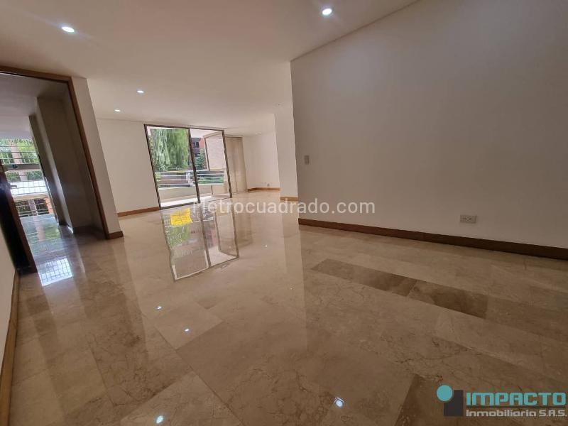 Apartamento Amplio de 2 Alcobas con Balcones en El Poblado - 4