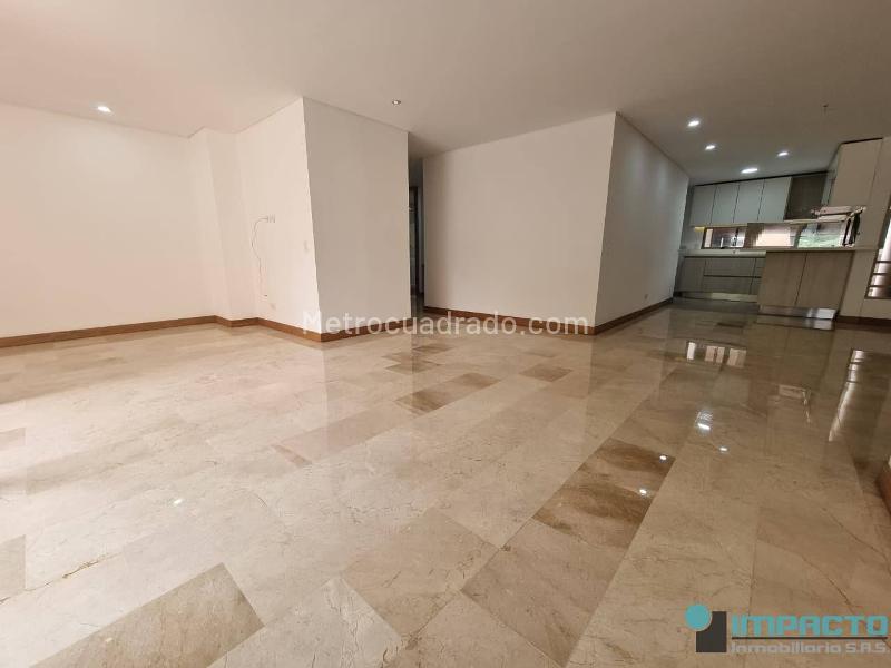 Apartamento Amplio de 2 Alcobas con Balcones en El Poblado - 5