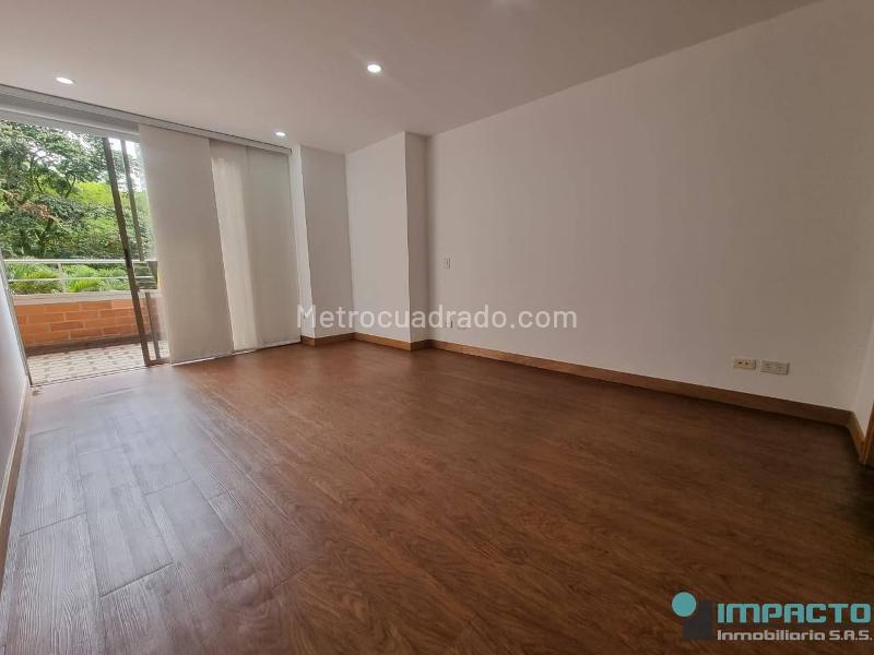 Apartamento Amplio de 2 Alcobas con Balcones en El Poblado - 7