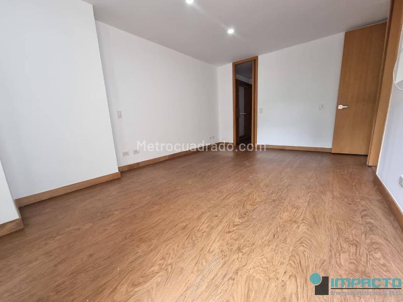 Apartamento Amplio de 2 Alcobas con Balcones en El Poblado - 8
