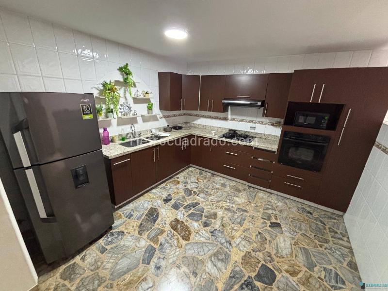 Large 5BR House with Patio in Estadio Norte - 3
