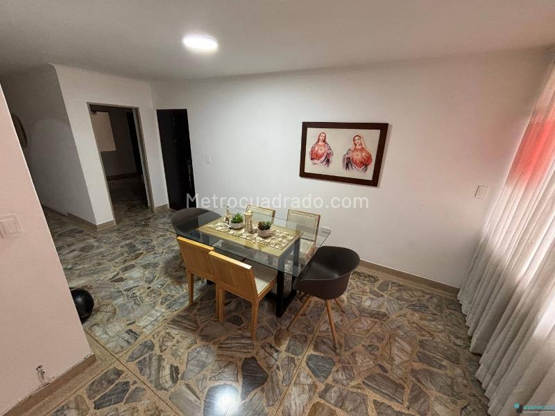 Large 5BR House with Patio in Estadio Norte - 4