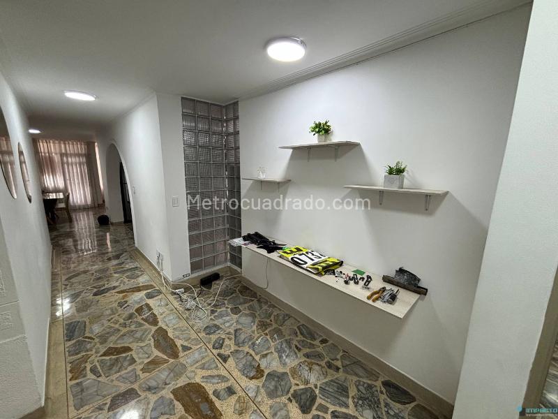 Large 5BR House with Patio in Estadio Norte - 9