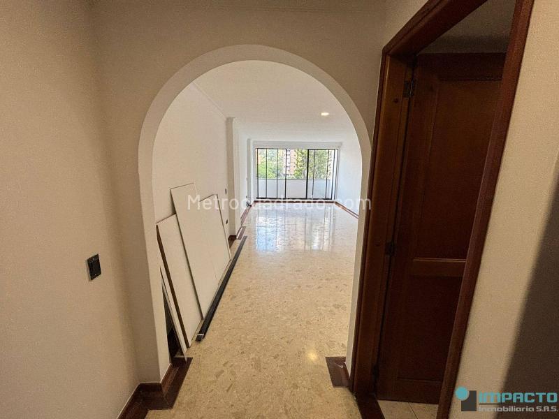 3BR Apartment in Castropol with 3 Balconies & Private Parking - 8