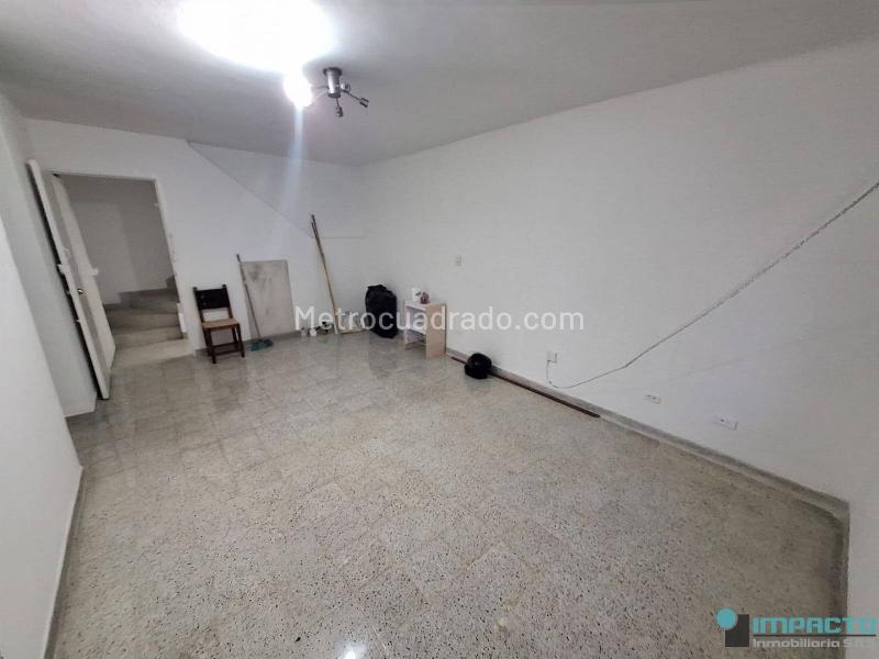 Spacious 2BR Apartment in Calasanz - 4