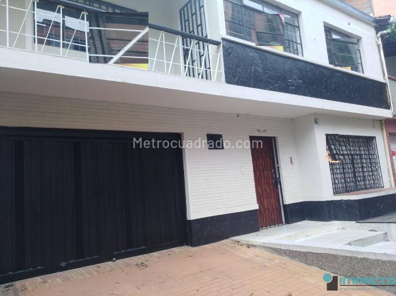 Casa amplia de 5 Alcobas y 5 Baños en Laureles La Castellana