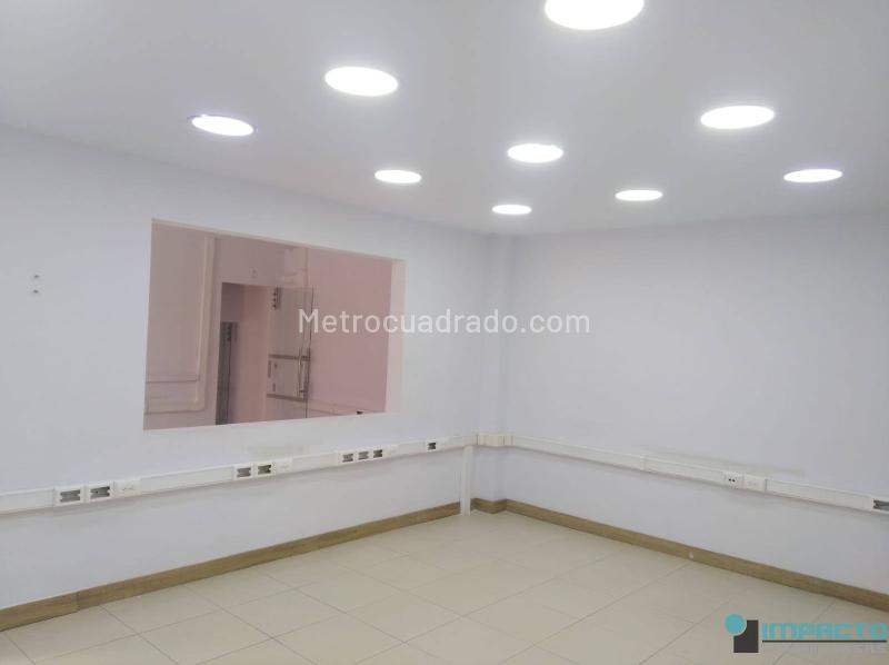 Casa amplia de 5 Alcobas y 5 Baños en Laureles La Castellana - 3