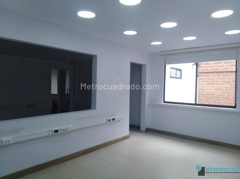 Casa amplia de 5 Alcobas y 5 Baños en Laureles La Castellana - 4