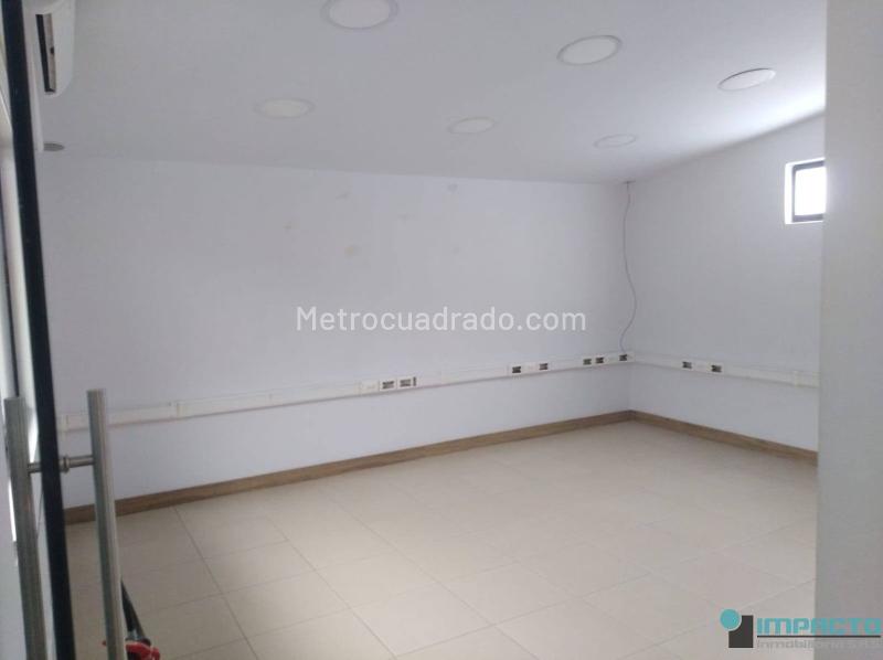 Casa amplia de 5 Alcobas y 5 Baños en Laureles La Castellana - 5