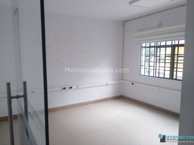Casa amplia de 5 Alcobas y 5 Baños en Laureles La Castellana - 6