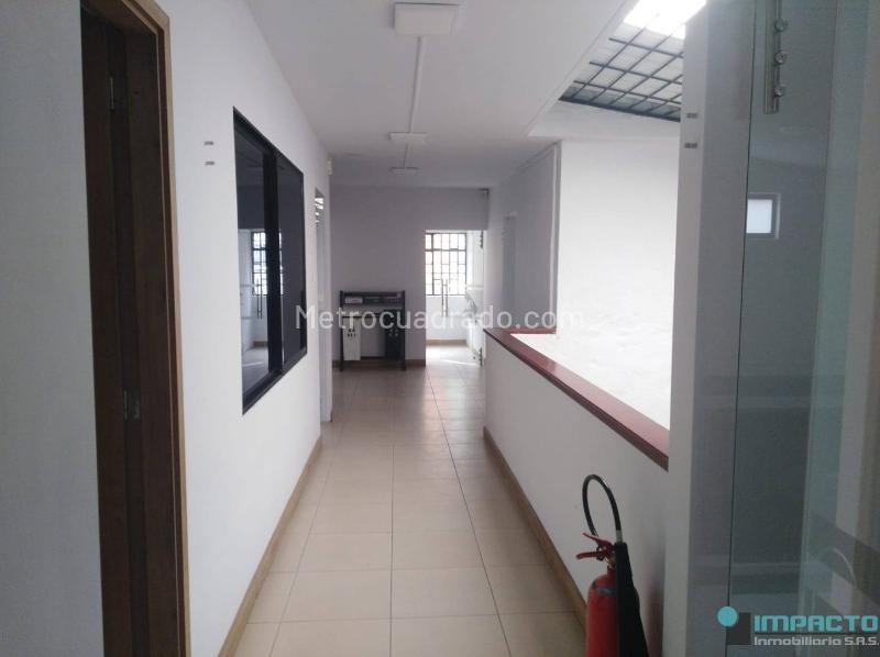 Casa amplia de 5 Alcobas y 5 Baños en Laureles La Castellana - 7