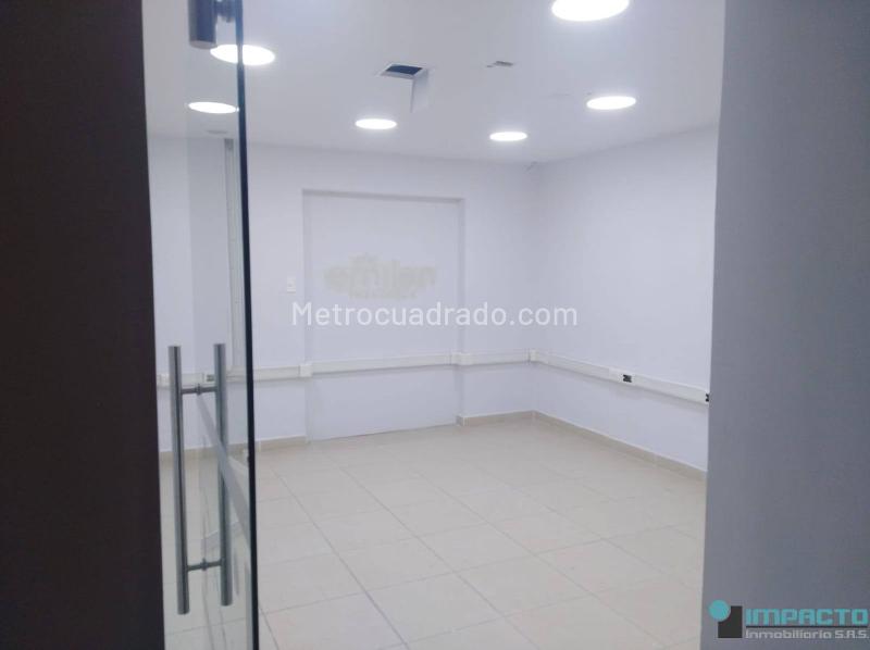 Casa amplia de 5 Alcobas y 5 Baños en Laureles La Castellana - 8