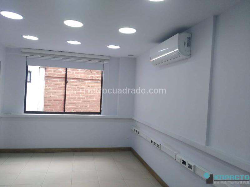 Casa amplia de 5 Alcobas y 5 Baños en Laureles La Castellana - 9