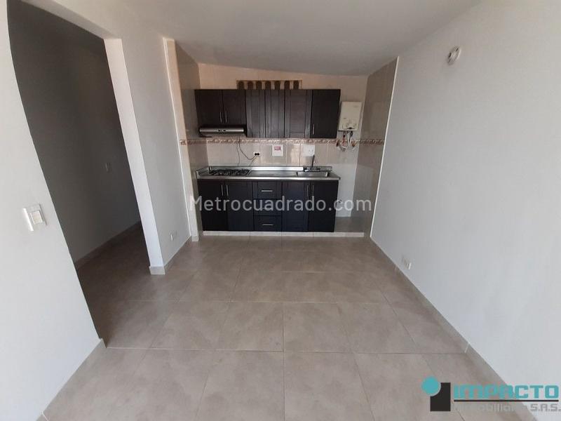 Apartamento de 3 Alcobas en Calasanz (Parte Alta) con Balcón y Piscina - 2