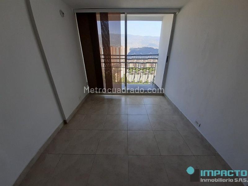 Apartamento de 3 Alcobas en Calasanz (Parte Alta) con Balcón y Piscina - 3