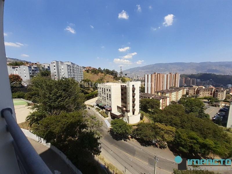 Apartamento de 3 Alcobas en Calasanz (Parte Alta) con Balcón y Piscina - 4
