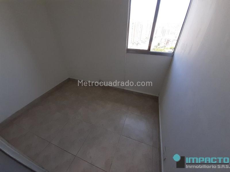 Apartamento de 3 Alcobas en Calasanz (Parte Alta) con Balcón y Piscina - 7
