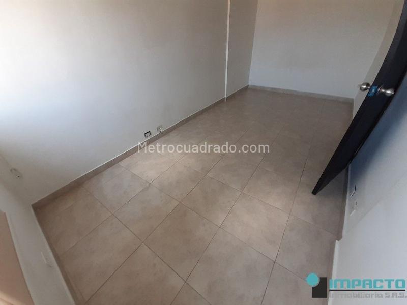 Apartamento de 3 Alcobas en Calasanz (Parte Alta) con Balcón y Piscina - 8