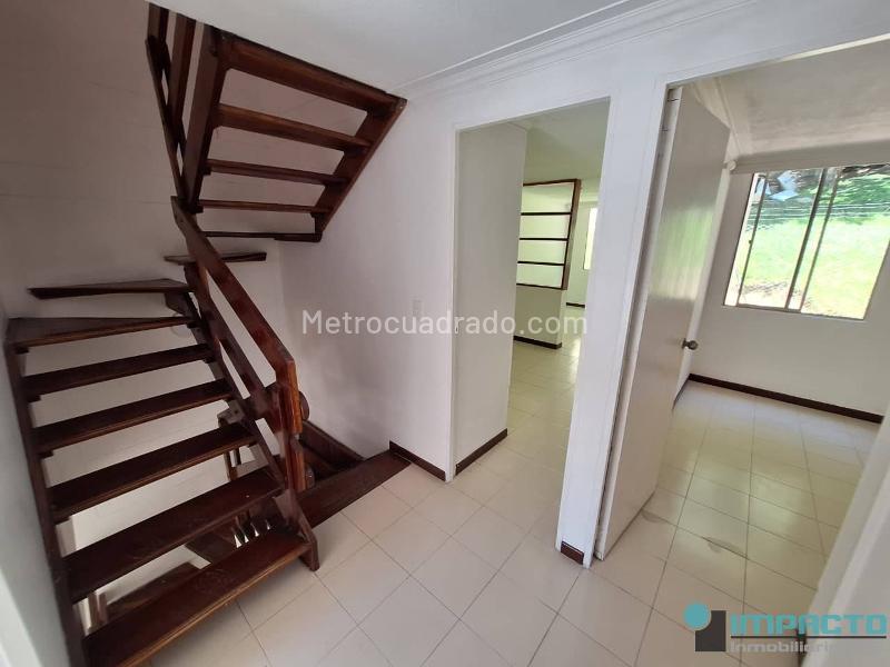 Spacious 4BR House with Terrace in Calasanz Ferrini - 3