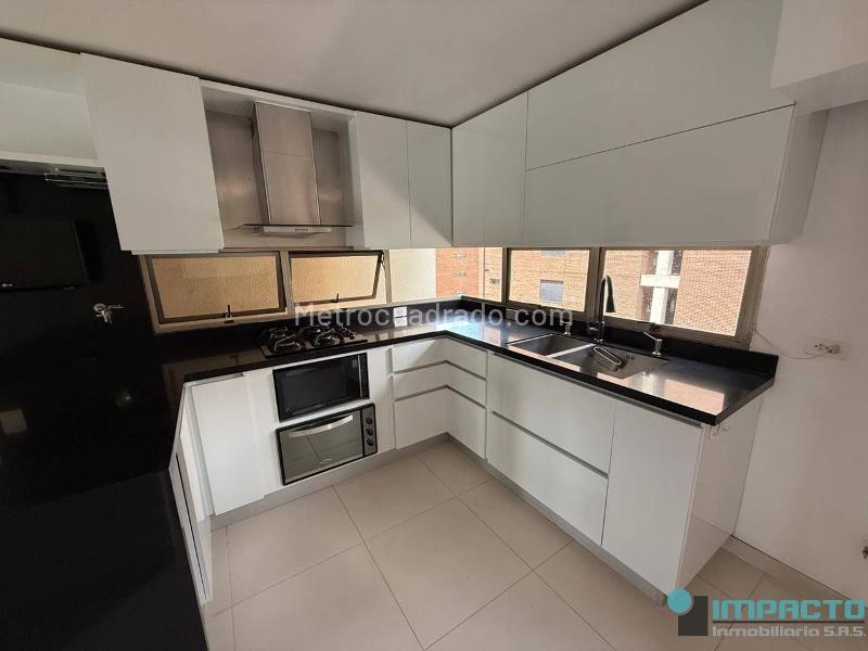 Modern 3BR Apartment with Pool in El Poblado - 2