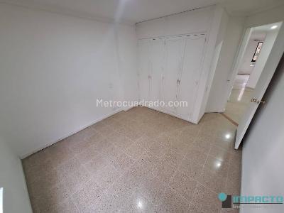 Apartamento de 3 alcobas en arriendo en El Poblado El Tesoro, Medellín, 137 m² · foto 14 de 20