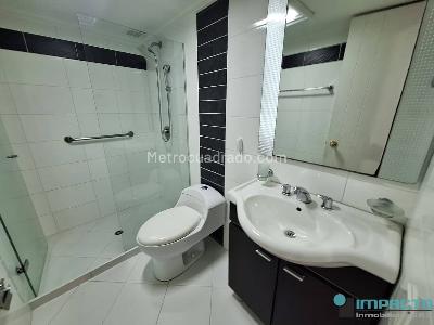 Apartamento de 3 alcobas en arriendo en El Poblado El Tesoro, Medellín, 137 m² · foto 17 de 20