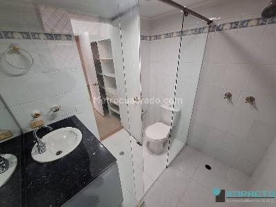 Apartamento de 3 alcobas en arriendo en El Poblado El Tesoro, Medellín, 137 m² · foto 18 de 20