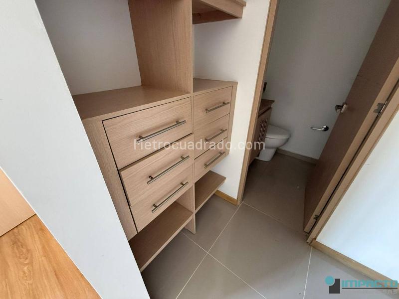 Apartamento Estiloso de 3 Alcobas con Piscina en El Poblado - 9