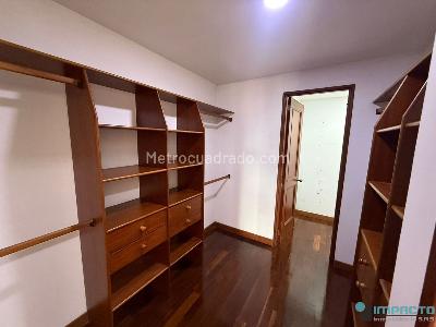 Casa de 4 alcobas en arriendo en El Poblado El Tesoro, Medellín, 350 m² · foto 10 de 20