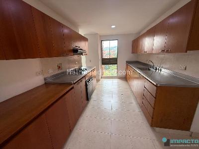Casa de 4 alcobas en arriendo en El Poblado El Tesoro, Medellín, 350 m² · foto 2 de 20