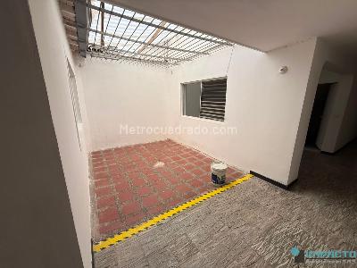 Casa de 5 alcobas en arriendo en Calasanz Parte Baja, Medellín, 120 m² · foto 17 de 20