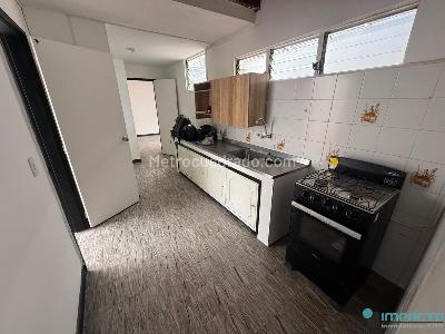 Casa de 5 alcobas en arriendo en Calasanz Parte Baja, Medellín, 120 m² · foto 2 de 20
