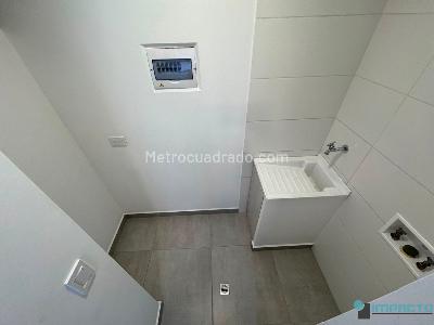 Apartamento de 2 alcobas en arriendo en Los Colores, Medellín, 75 m² · foto 13 de 15