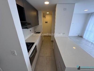 Apartamento de 2 alcobas en arriendo en Los Colores, Medellín, 75 m² · foto 2 de 15