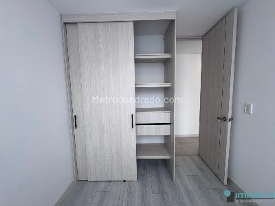 Apartamento de 2 alcobas en arriendo en Los Colores, Medellín, 75 m² · foto 8 de 15