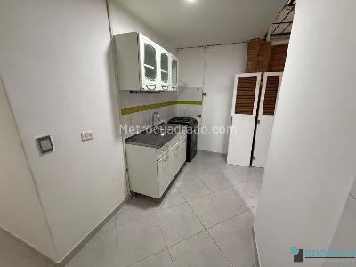 Apartamento de 1 alcoba en arriendo en Lorena, Medellín, 45 m² · foto 3 de 15
