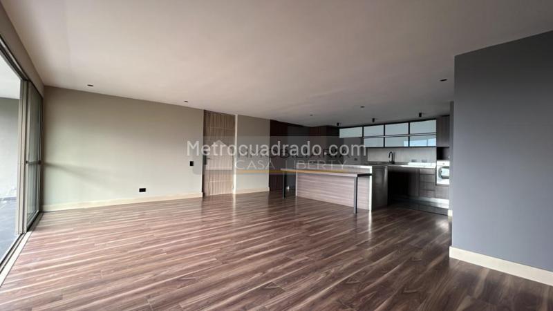 Apartamento Moderno de 2 Alcobas con Balcón en San Lucas - 3