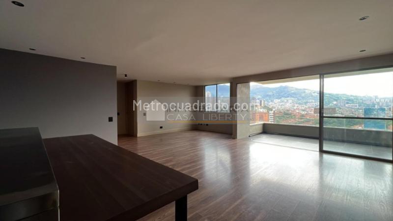 Apartamento Moderno de 2 Alcobas con Balcón en San Lucas - 8