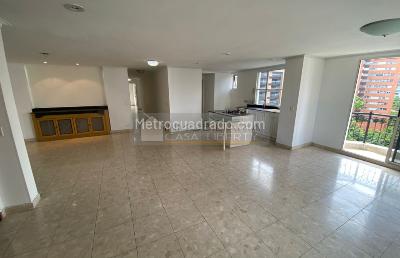 Apartamento de 3 alcobas en venta en Loma De Los Parra, Medellín, 170 m² · foto 2 de 16