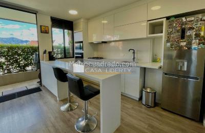 Apartamento de 2 alcobas en venta en El Poblado, Medellín, 93 m² · foto 2 de 16