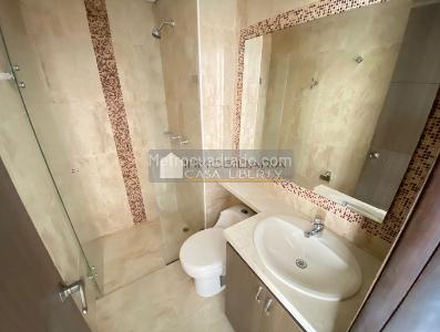Apartamento de 3 alcobas en venta en Laureles, Medellín, 107 m² · foto 11 de 15