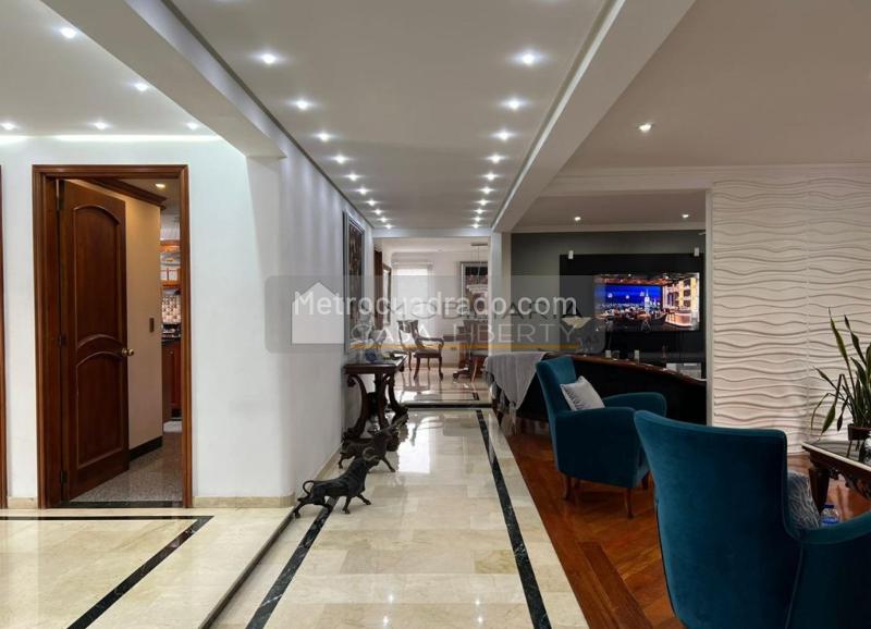 Elegant 4BR Apartment with Private Elevator in Loma De Los Parra