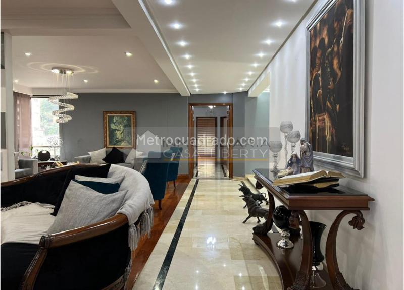 Elegant 4BR Apartment with Private Elevator in Loma De Los Parra - 8