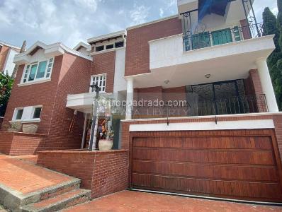 Casa en Arriendo, Altos Del Poblado, Medellín