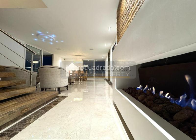 Penthouse de Lujo de 5 Alcobas en Laureles - 2