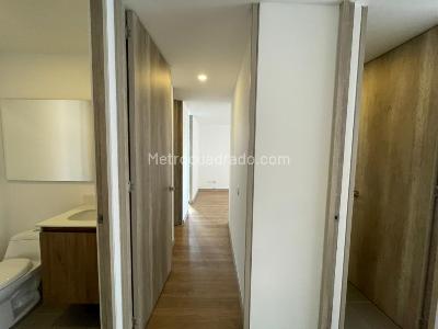 Apartamento de 2 alcobas en venta en El Poblado, Medellín, 85 m² · foto 4 de 15