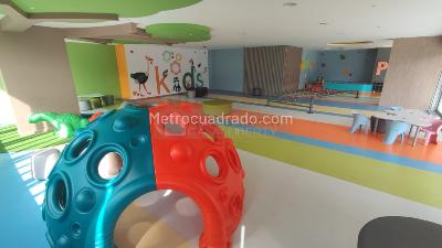 Apartamento de 3 alcobas en arriendo en El Poblado, Medellín, 122 m² · foto 19 de 20